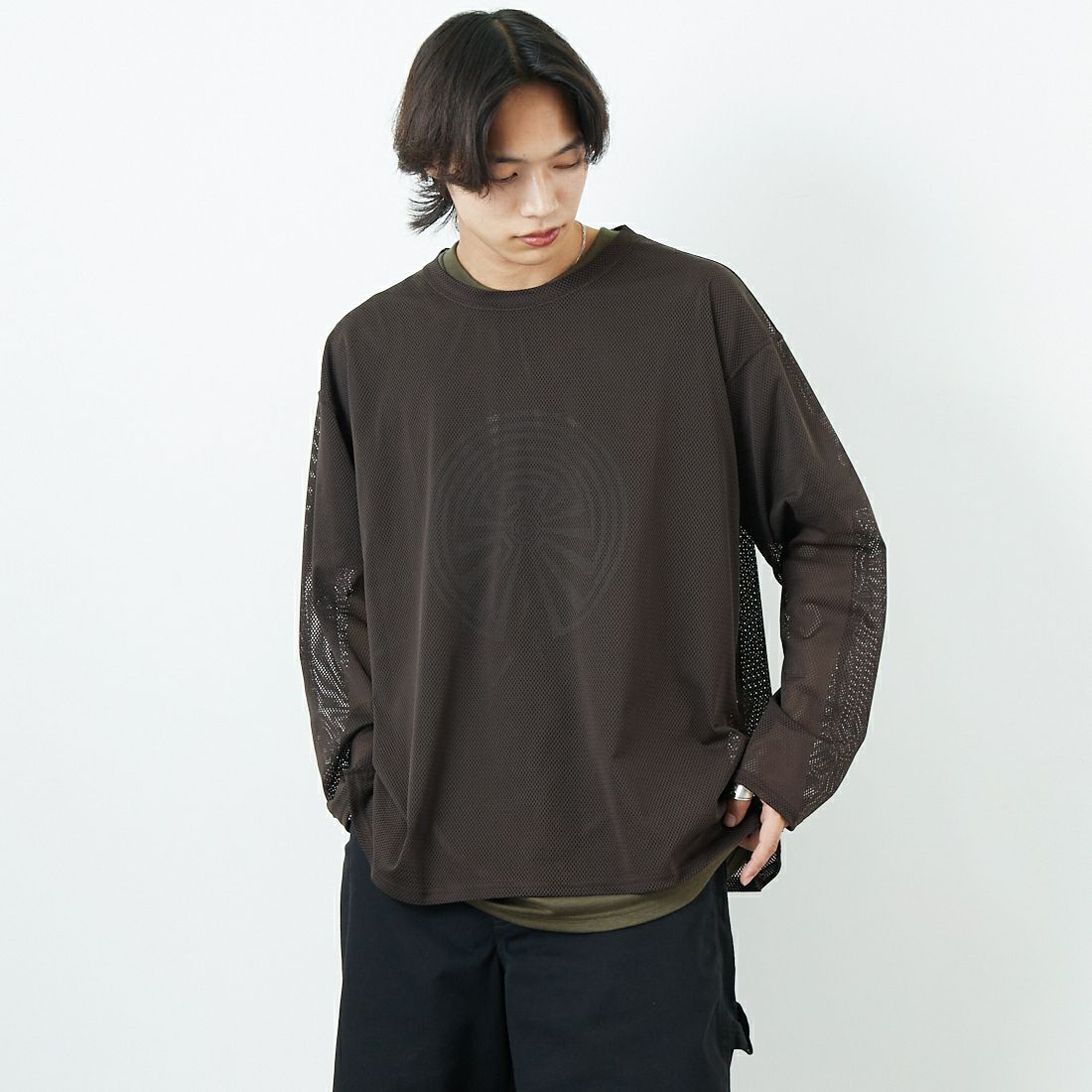 South2West8 [サウスツーウエストエイト] メッシュクルーネックTシャツ [QV663] C DK.BROWN &&モデル身長：179cm 着用サイズ：L&&