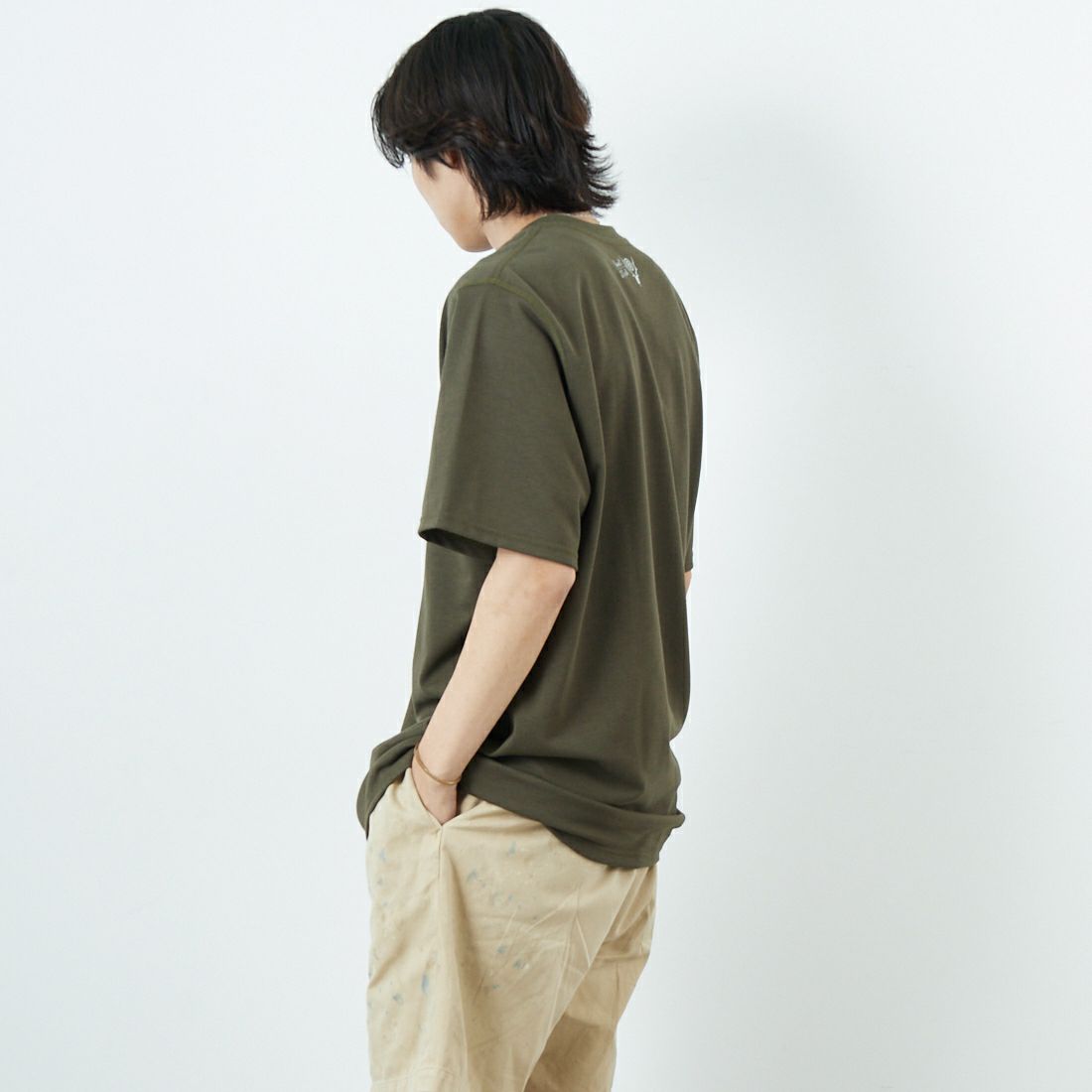 South2West8 [サウスツーウエストエイト] ショートスリーブクルーネックTシャツ [QV671] A OLIVE &&モデル身長：179cm 着用サイズ：L&&