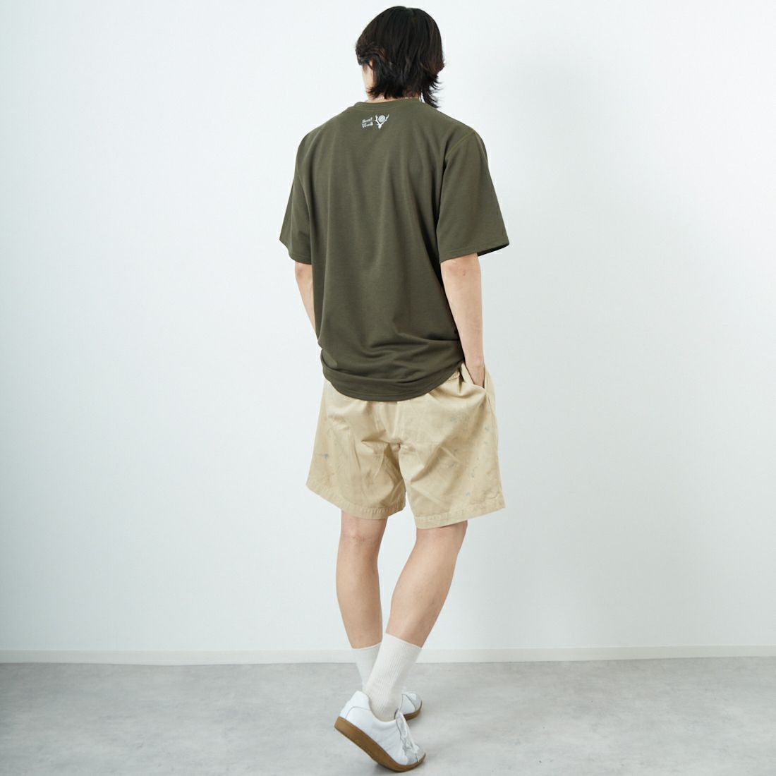 South2West8 [サウスツーウエストエイト] ショートスリーブクルーネックTシャツ [QV671] A OLIVE &&モデル身長：179cm 着用サイズ：L&&