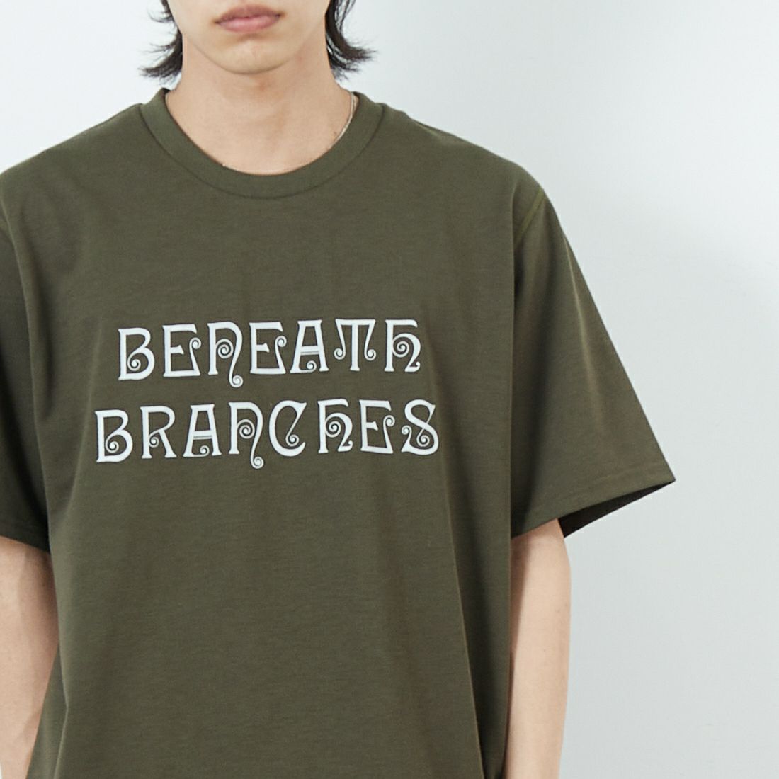 South2West8 [サウスツーウエストエイト] ショートスリーブクルーネックTシャツ [QV671] A OLIVE &&モデル身長：179cm 着用サイズ：L&&
