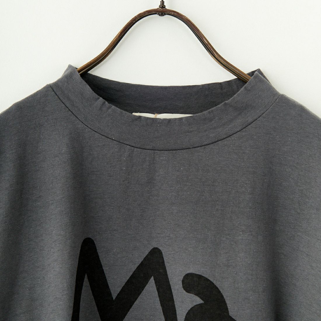 tumugu: [ツムグ] ラフィ天竺プリントTシャツ [TC25104] 88 CHARCOA