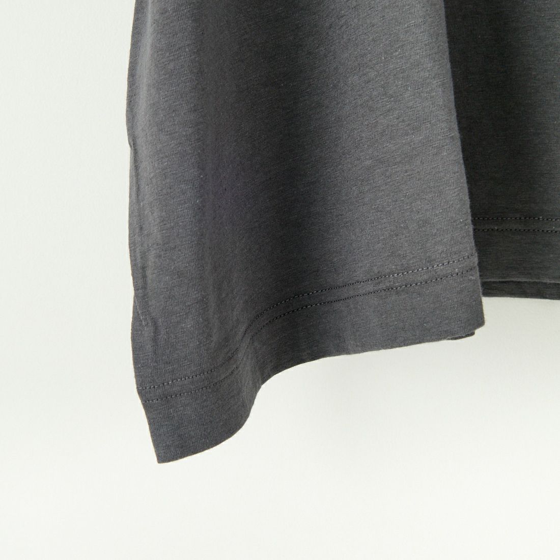 tumugu: [ツムグ] ラフィ天竺プリントTシャツ [TC25104] 88 CHARCOA