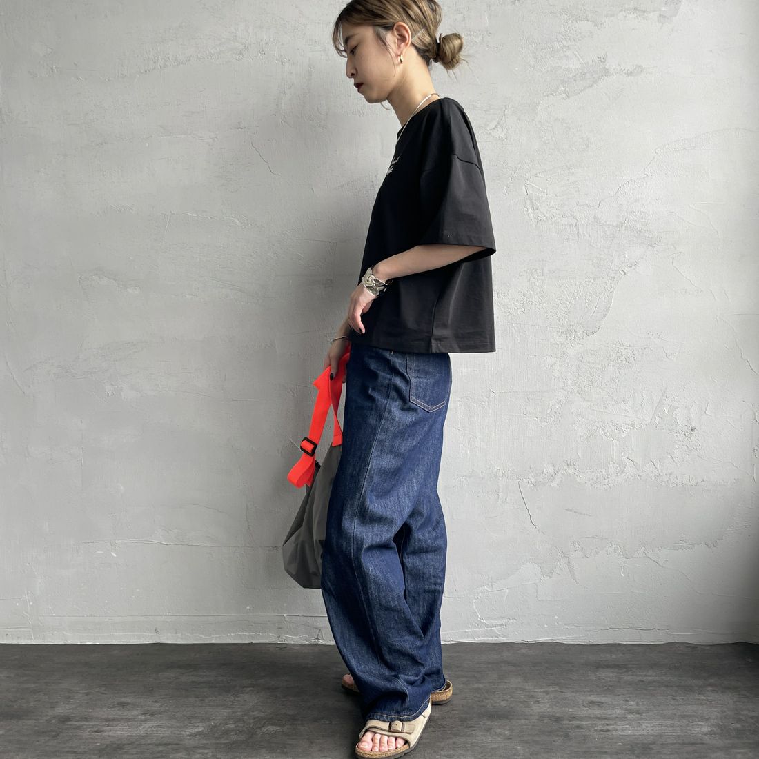 LACOSTE [ラコステ] ワイドクロップドTシャツ [TF2523] 031 BLACK &&モデル身長：150cm 着用サイズ：34&&