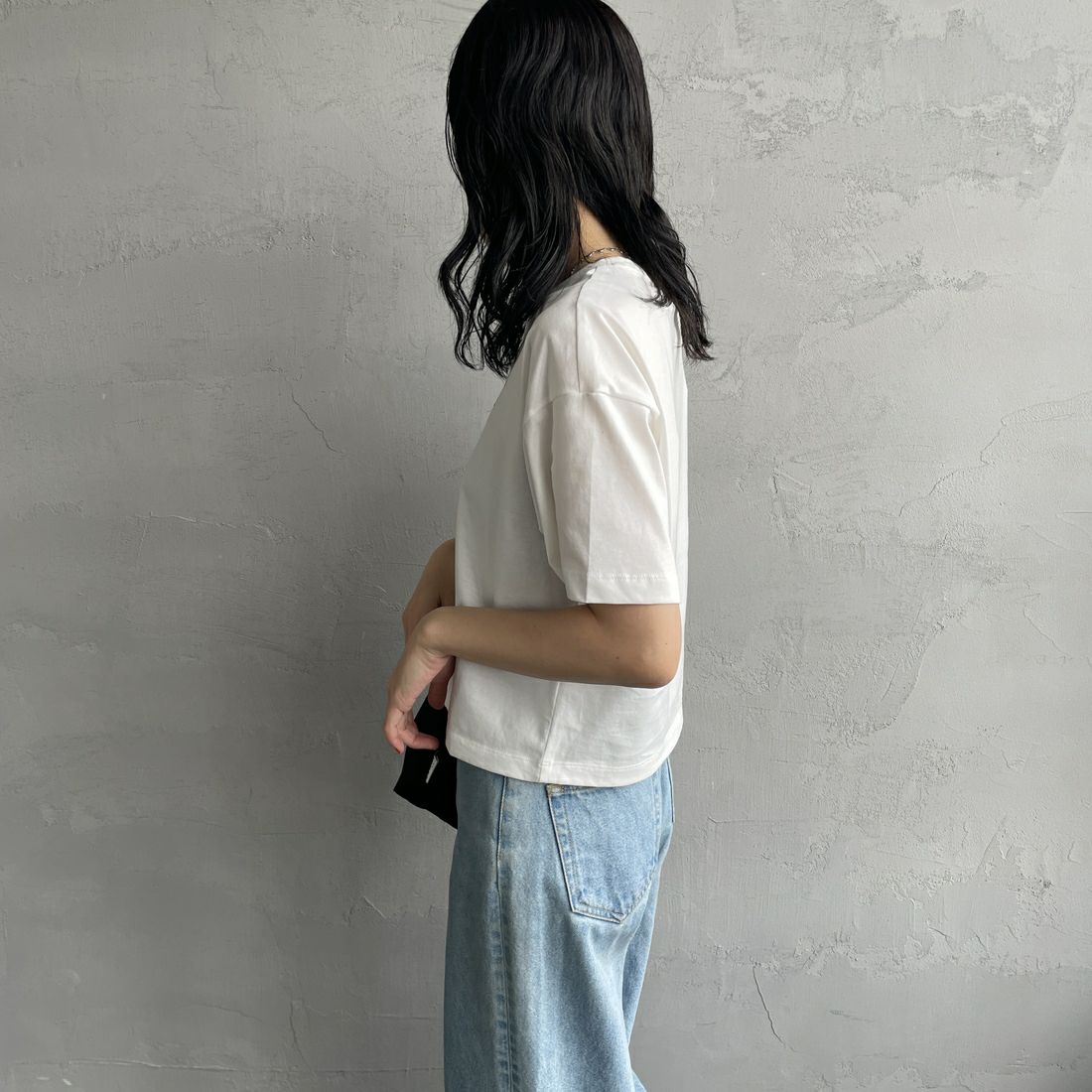 LACOSTE [ラコステ] ワイドクロップドTシャツ [TF2523] 70V WHITE &&モデル身長：160cm 着用サイズ：34&&