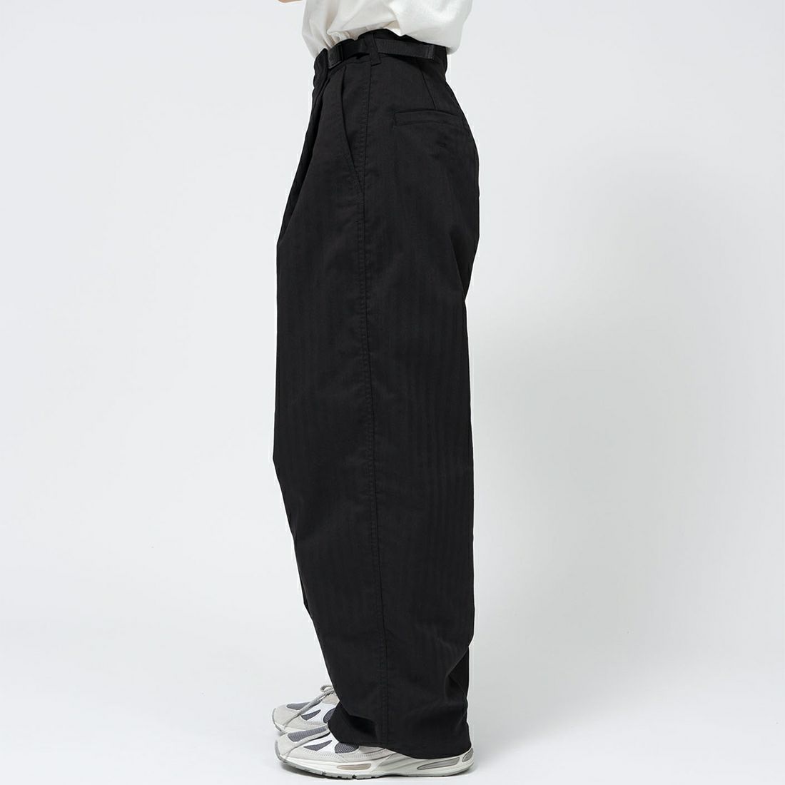 THE NORTH FACE PURPLE LABEL [ザ ノースフェイス パープルレーベル] ヘリンボーンフィールドラップパンツ [N25SC036] K BLACK &&モデル身長：162cm 着用サイズ：WS&&