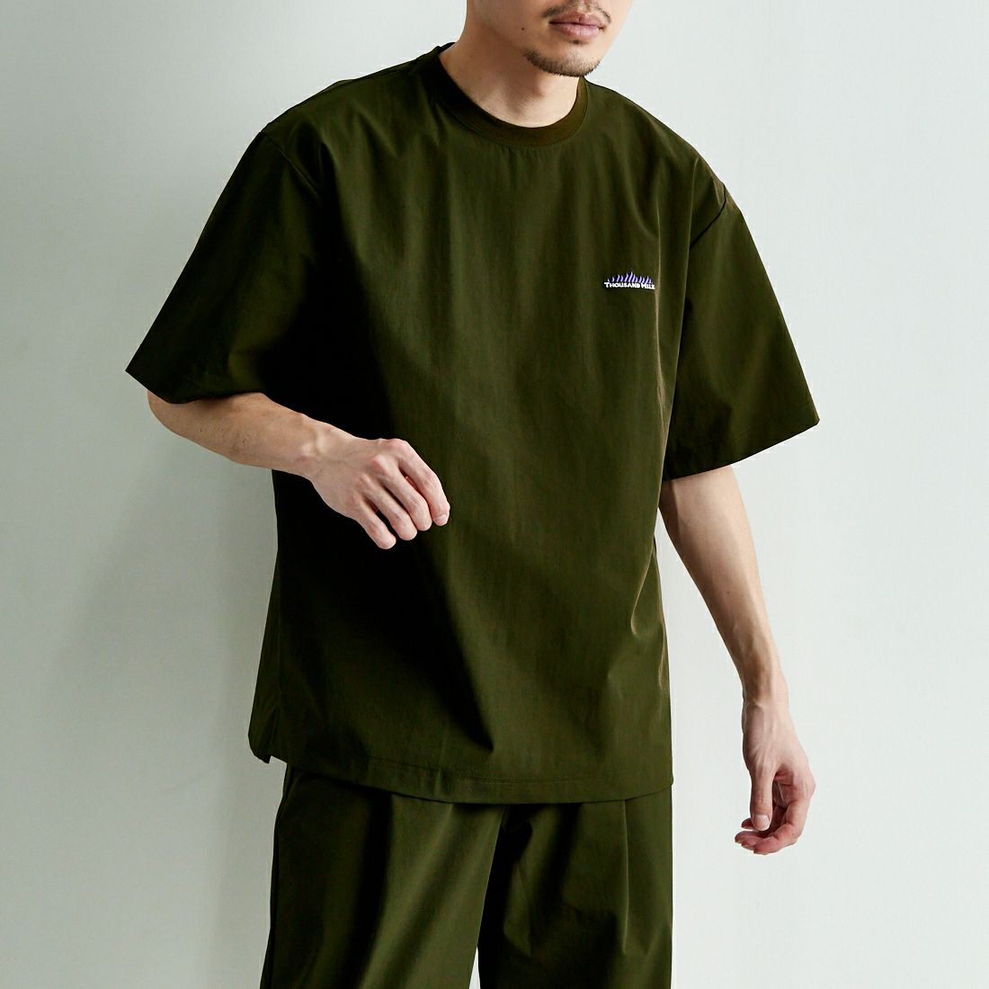 THOUSAND MILE [サウザンド マイル] ショートスリーブTシャツ&パンツ 3Pセットアップ [TM251NP00011] OLIVE &&モデル身長：168cm 着用サイズ：M&&