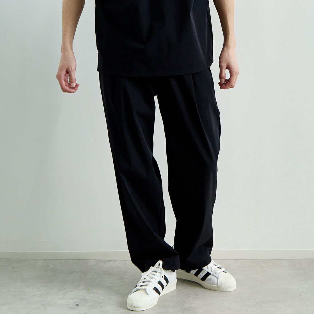 THOUSAND MILE [サウザンド マイル] ショートスリーブTシャツ&パンツ 3Pセットアップ [TM251NP00011] NAVY &&モデル身長：168cm 着用サイズ：M&&