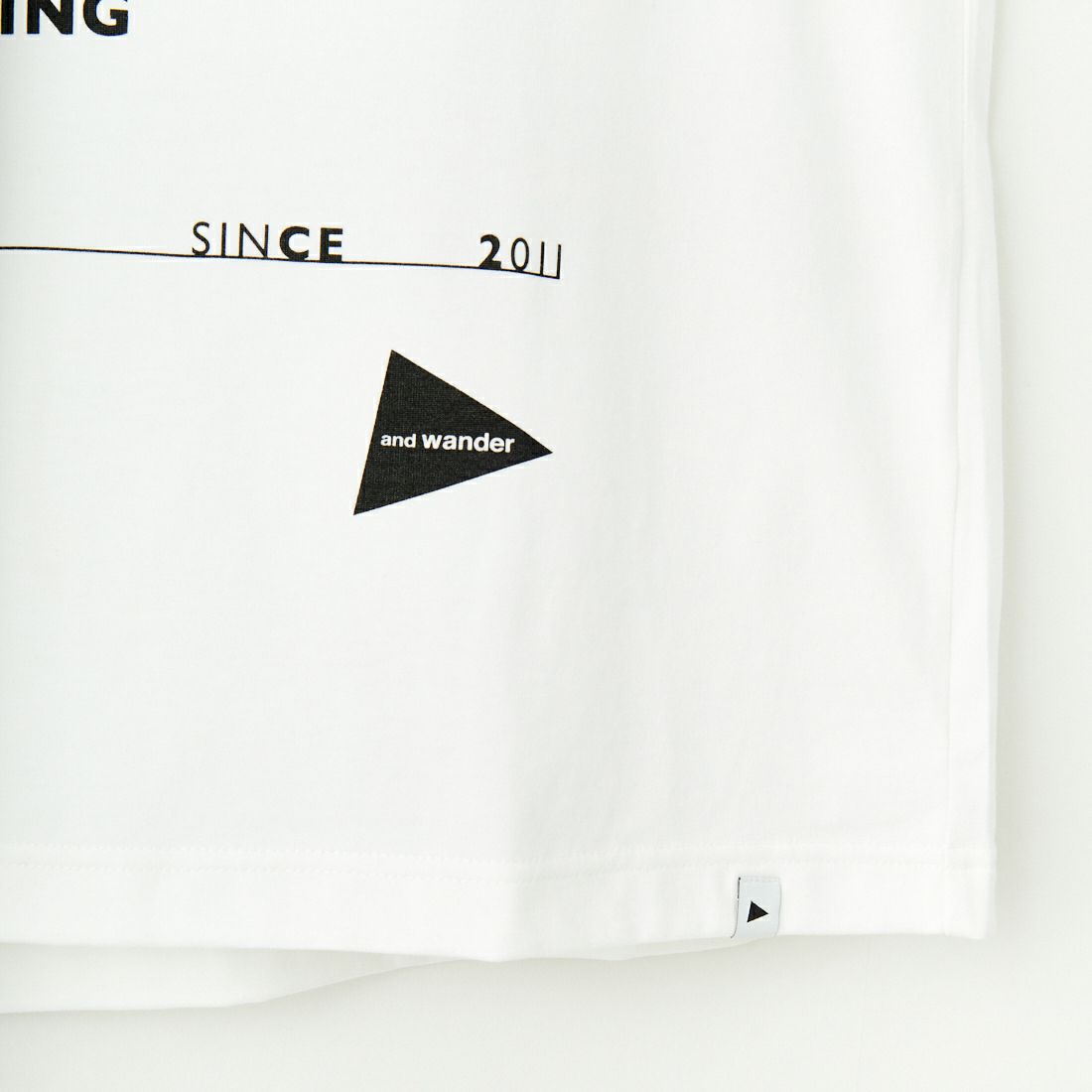 and wander [アンドワンダー] gracier プリントTシャツ [5745184097] WHITE