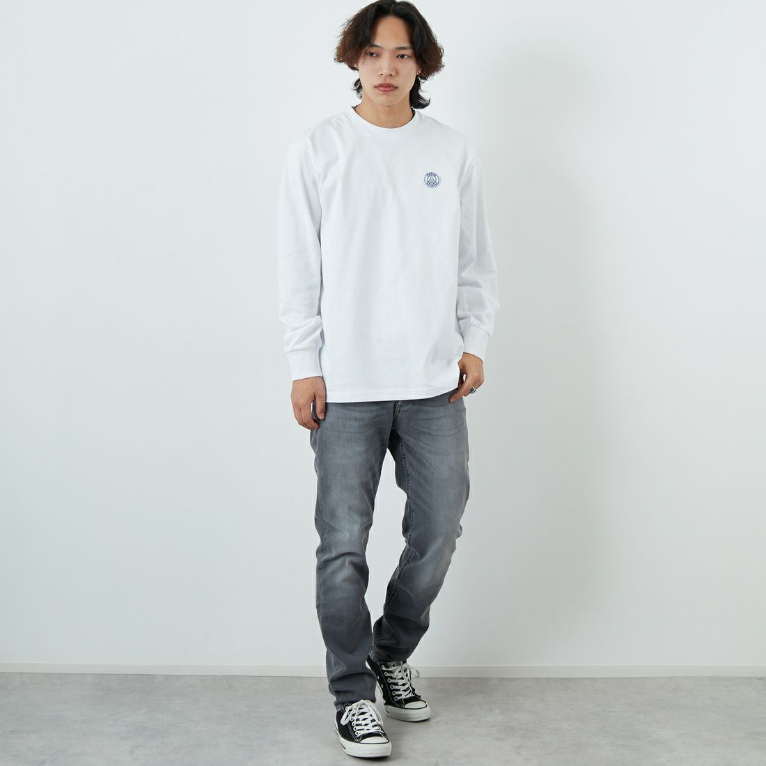 PARIS SAINT-GERMAN [パリ・サンジェルマン] 袖ロゴデザイン ロングスリーブTシャツ [PS0325SS0001] WHITE &&モデル身長：179cm 着用サイズ：L&&