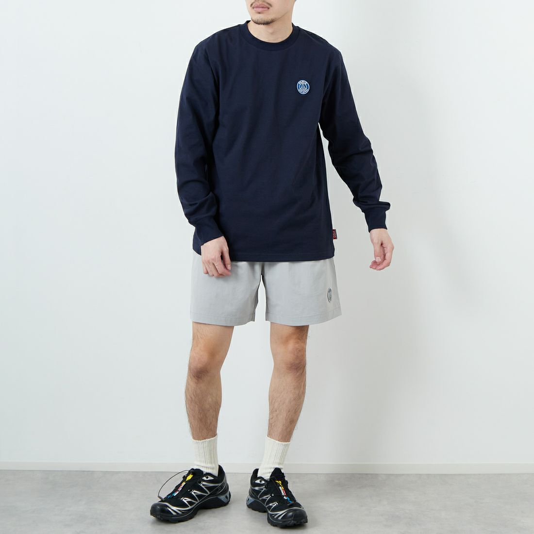 PARIS SAINT-GERMAN [パリ・サンジェルマン] 袖ロゴデザイン ロングスリーブTシャツ [PS0325SS0001] NAVY &&モデル身長：168cm 着用サイズ：M&&