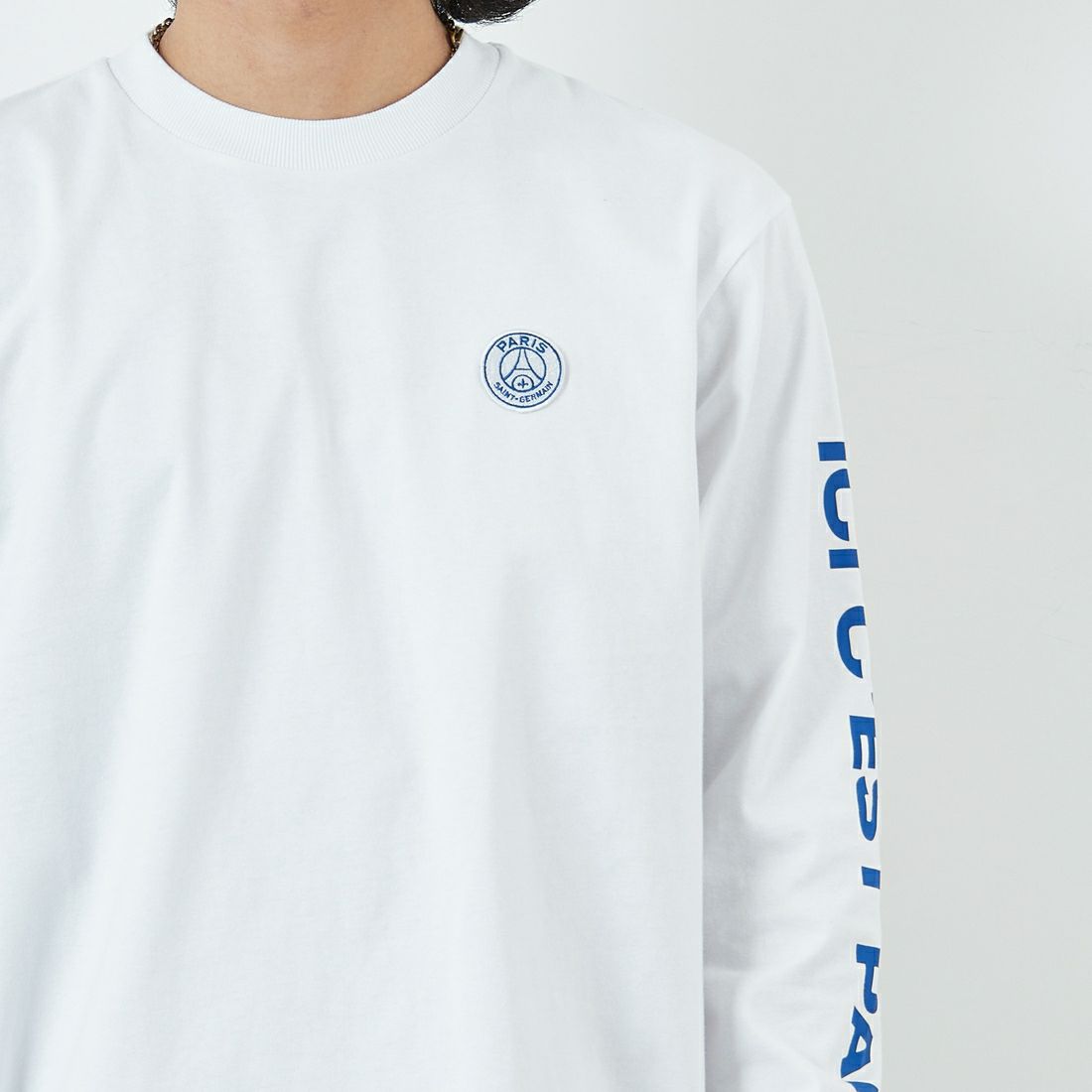 PARIS SAINT-GERMAN [パリ・サンジェルマン] 袖ロゴデザイン ロングスリーブTシャツ [PS0325SS0001] WHITE &&モデル身長：179cm 着用サイズ：L&&