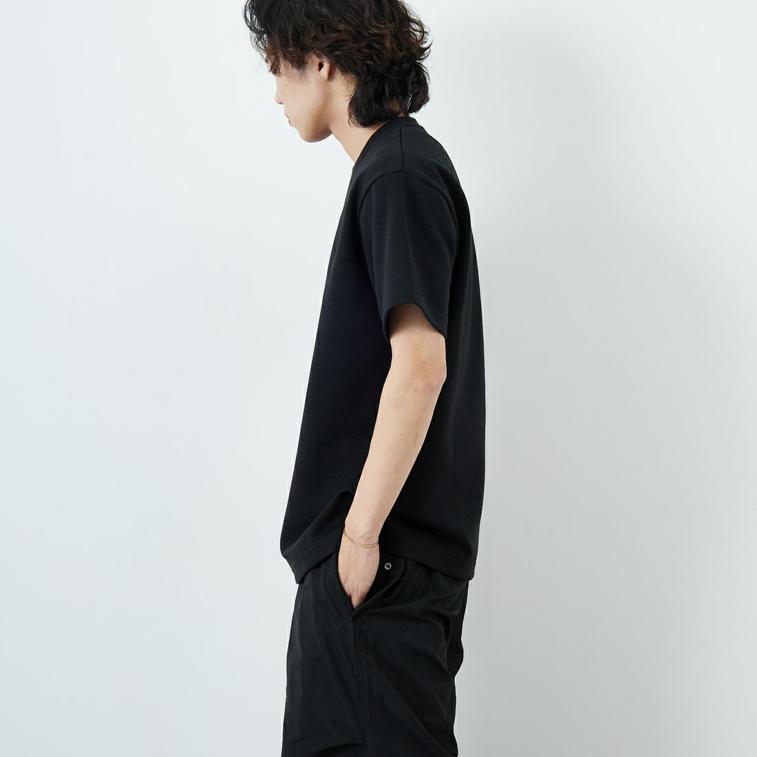 PARIS SAINT-GERMAN [パリ・サンジェルマン] PSGエンボスロゴ ショートスリーブTシャツ [PS0525SS0001] BLACK &&モデル身長：179cm 着用サイズ：XL&&