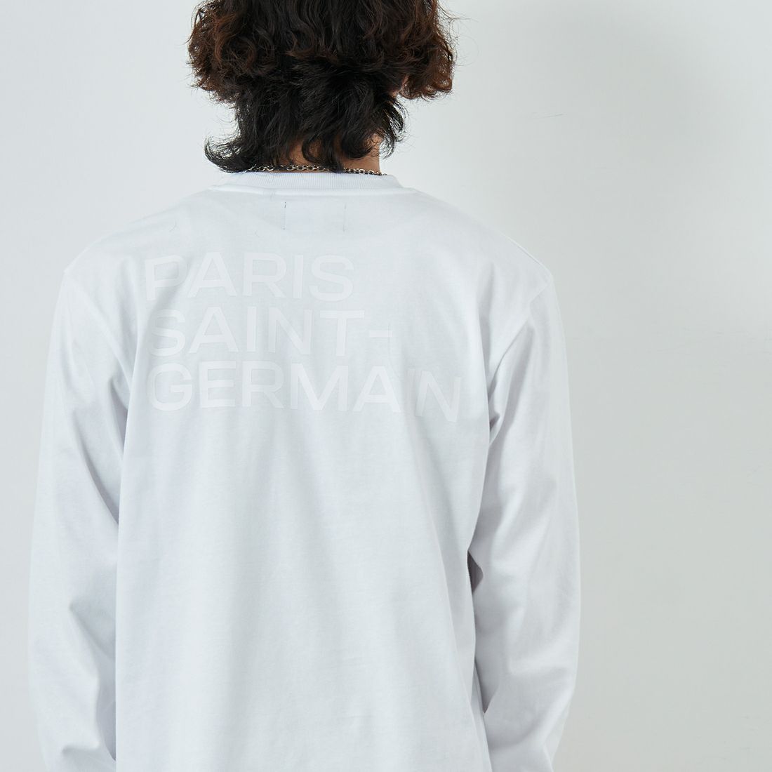 PARIS SAINT-GERMAN [パリ・サンジェルマン] PSGロゴデザイン バックプリントTシャツ [PS0325SS0002] WHITE &&モデル身長：179cm 着用サイズ：L&&