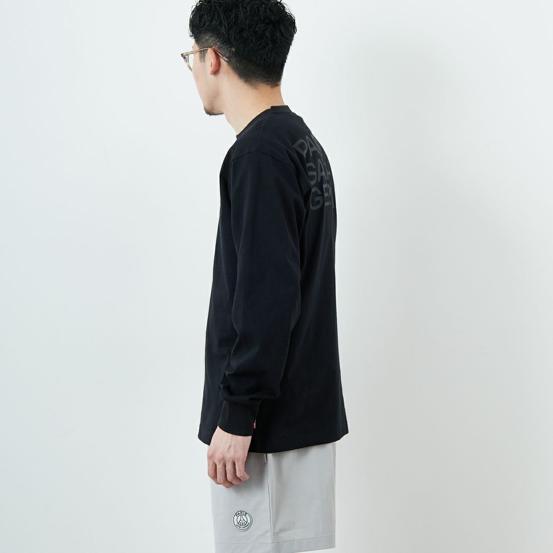 PARIS SAINT-GERMAN [パリ・サンジェルマン] PSGロゴデザイン バックプリントTシャツ [PS0325SS0002] BLACK &&モデル身長：168cm 着用サイズ：M&&