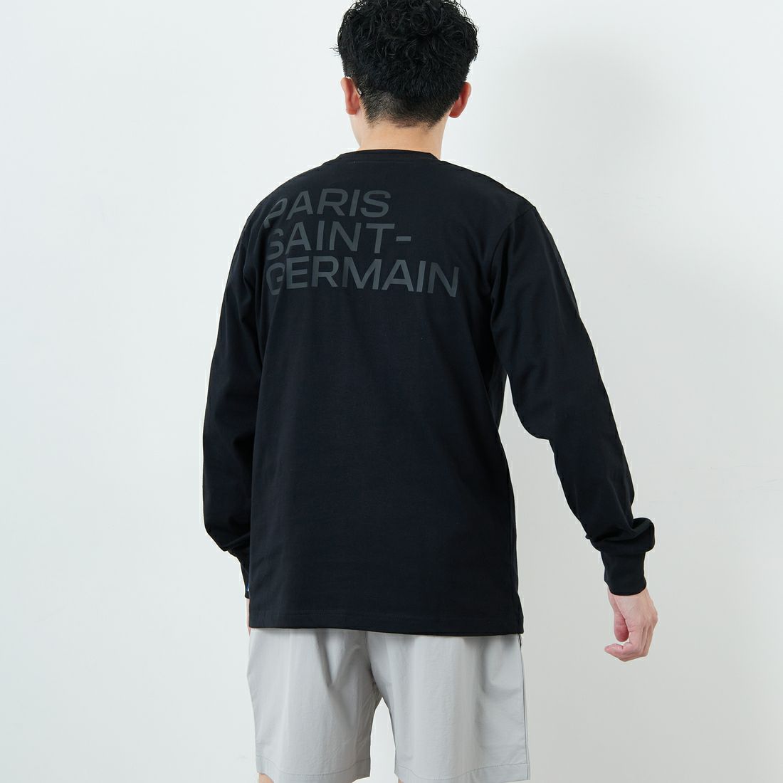 PARIS SAINT-GERMAN [パリ・サンジェルマン] PSGロゴデザイン バックプリントTシャツ [PS0325SS0002] BLACK &&モデル身長：168cm 着用サイズ：M&&
