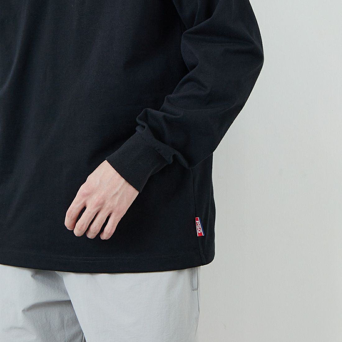 PARIS SAINT-GERMAN [パリ・サンジェルマン] PSGロゴデザイン バックプリントTシャツ [PS0325SS0002] BLACK &&モデル身長：168cm 着用サイズ：M&&