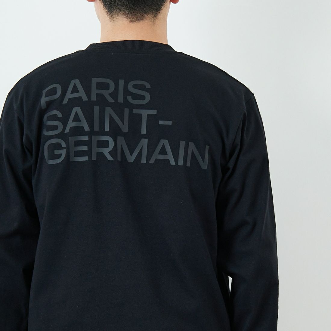 PARIS SAINT-GERMAN [パリ・サンジェルマン] PSGロゴデザイン バックプリントTシャツ [PS0325SS0002] BLACK &&モデル身長：168cm 着用サイズ：M&&