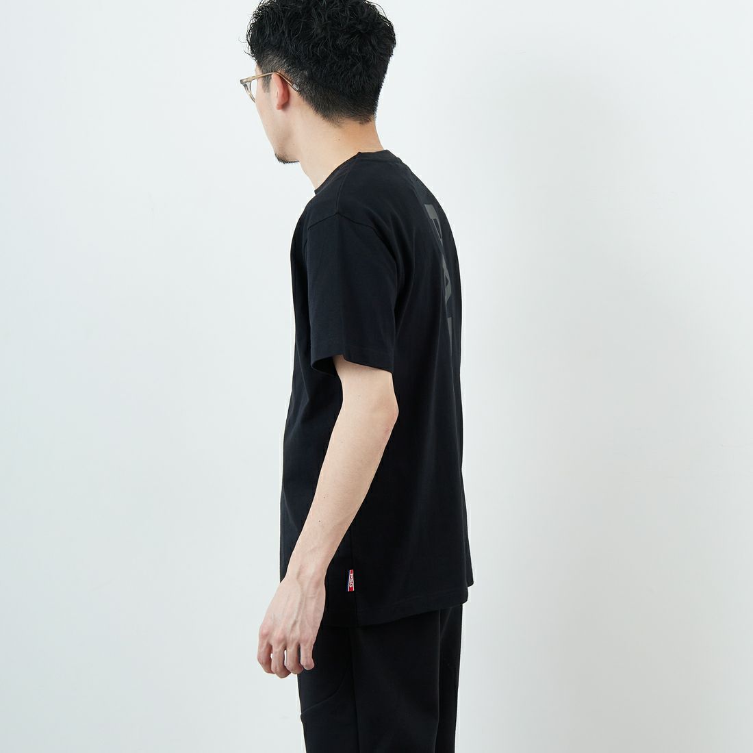 PARIS SAINT-GERMAN [パリ・サンジェルマン] PARISロゴ バックプリントTシャツ [PS0125SS0001] BLACK &&モデル身長：168cm 着用サイズ：M&&