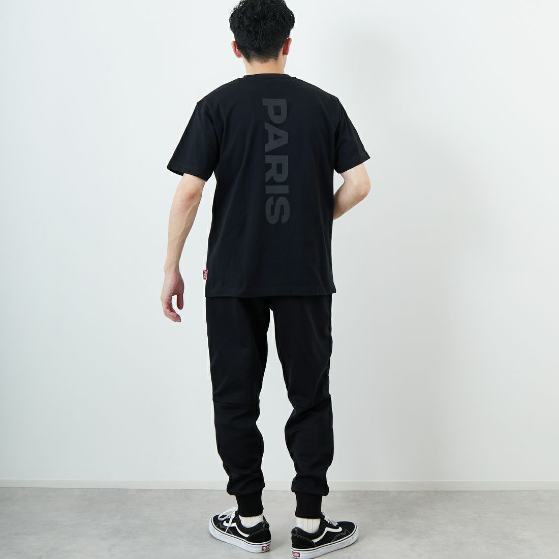 PARIS SAINT-GERMAN [パリ・サンジェルマン] PARISロゴ バックプリントTシャツ [PS0125SS0001] BLACK &&モデル身長：168cm 着用サイズ：M&&