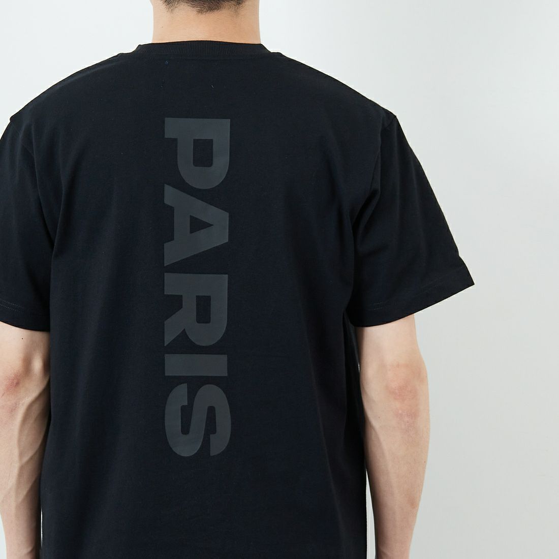 PARIS SAINT-GERMAN [パリ・サンジェルマン] PARISロゴ バックプリントTシャツ [PS0125SS0001] BLACK &&モデル身長：168cm 着用サイズ：M&&
