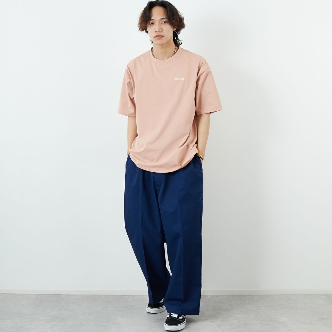 +phenix [プラスフェニックス] 別注 ワンポイント刺繍ロゴ ドローコードTシャツ [POT-25004IN-JF] PINK &&モデル身長：179cm 着用サイズ：L&&