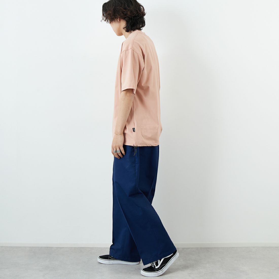 +phenix [プラスフェニックス] 別注 ワンポイント刺繍ロゴ ドローコードTシャツ [POT-25004IN-JF] PINK &&モデル身長：179cm 着用サイズ：L&&