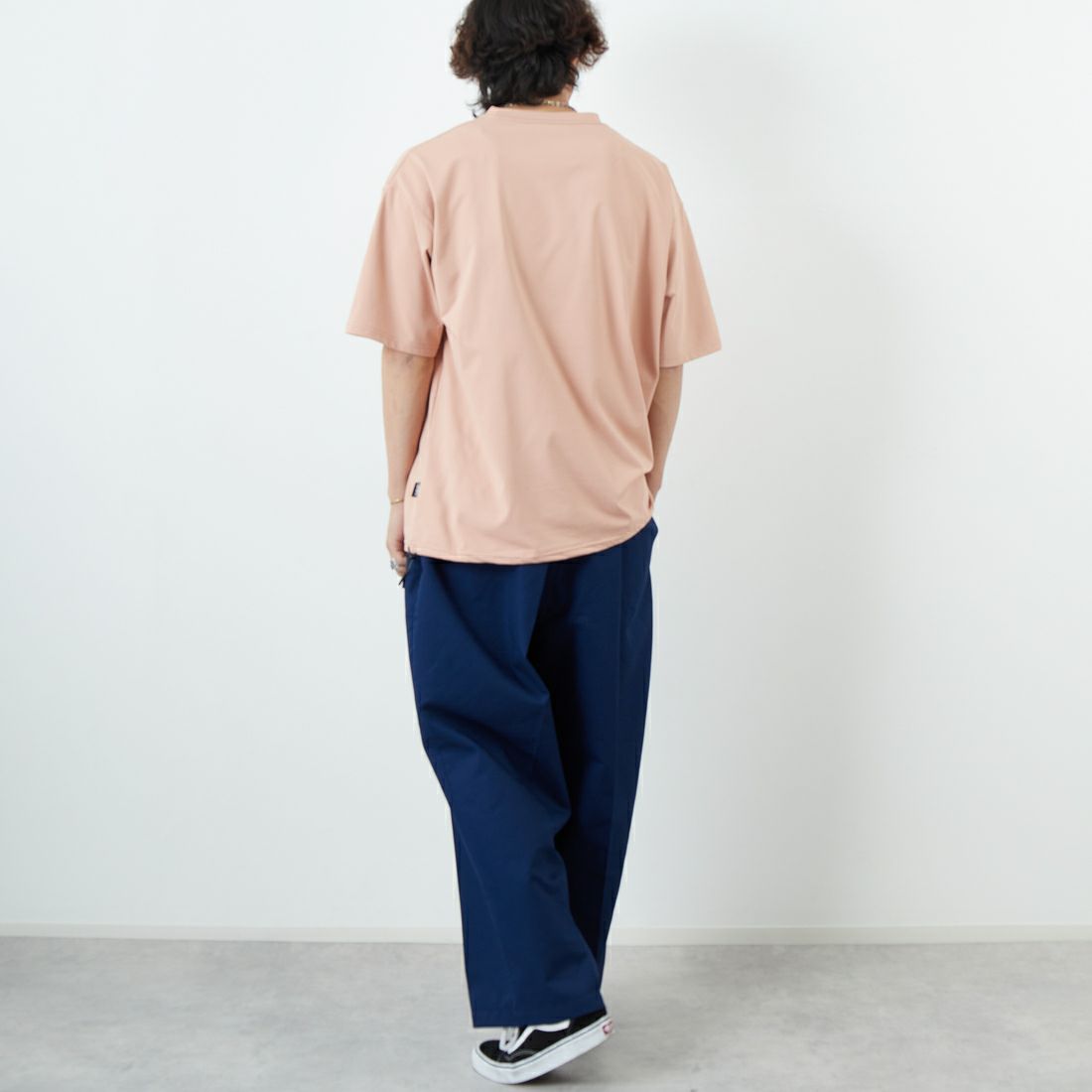 +phenix [プラスフェニックス] 別注 ワンポイント刺繍ロゴ ドローコードTシャツ [POT-25004IN-JF] PINK &&モデル身長：179cm 着用サイズ：L&&