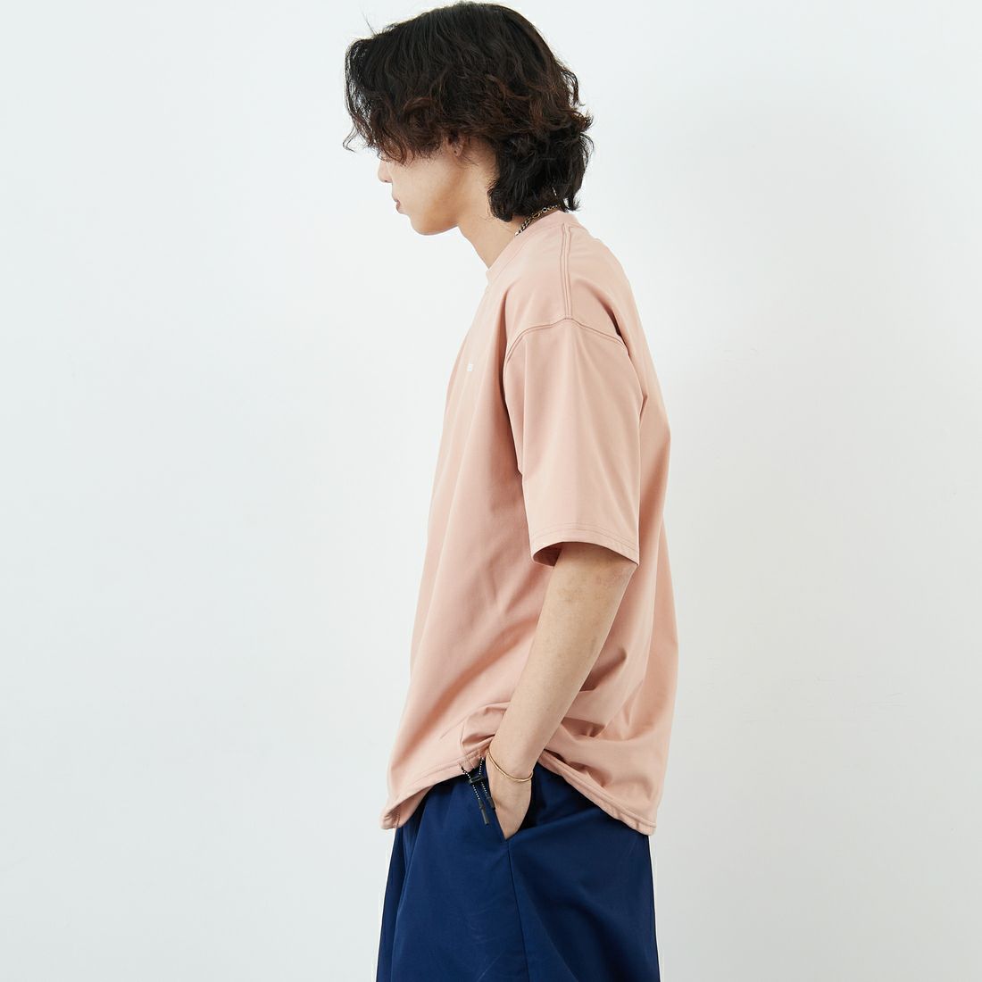 +phenix [プラスフェニックス] 別注 ワンポイント刺繍ロゴ ドローコードTシャツ [POT-25004IN-JF] PINK &&モデル身長：179cm 着用サイズ：L&&