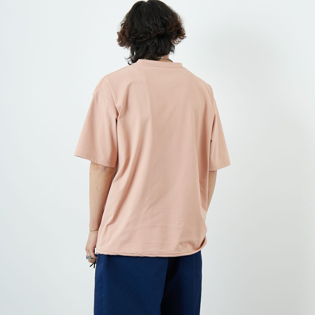 +phenix [プラスフェニックス] 別注 ワンポイント刺繍ロゴ ドローコードTシャツ [POT-25004IN-JF] PINK &&モデル身長：179cm 着用サイズ：L&&