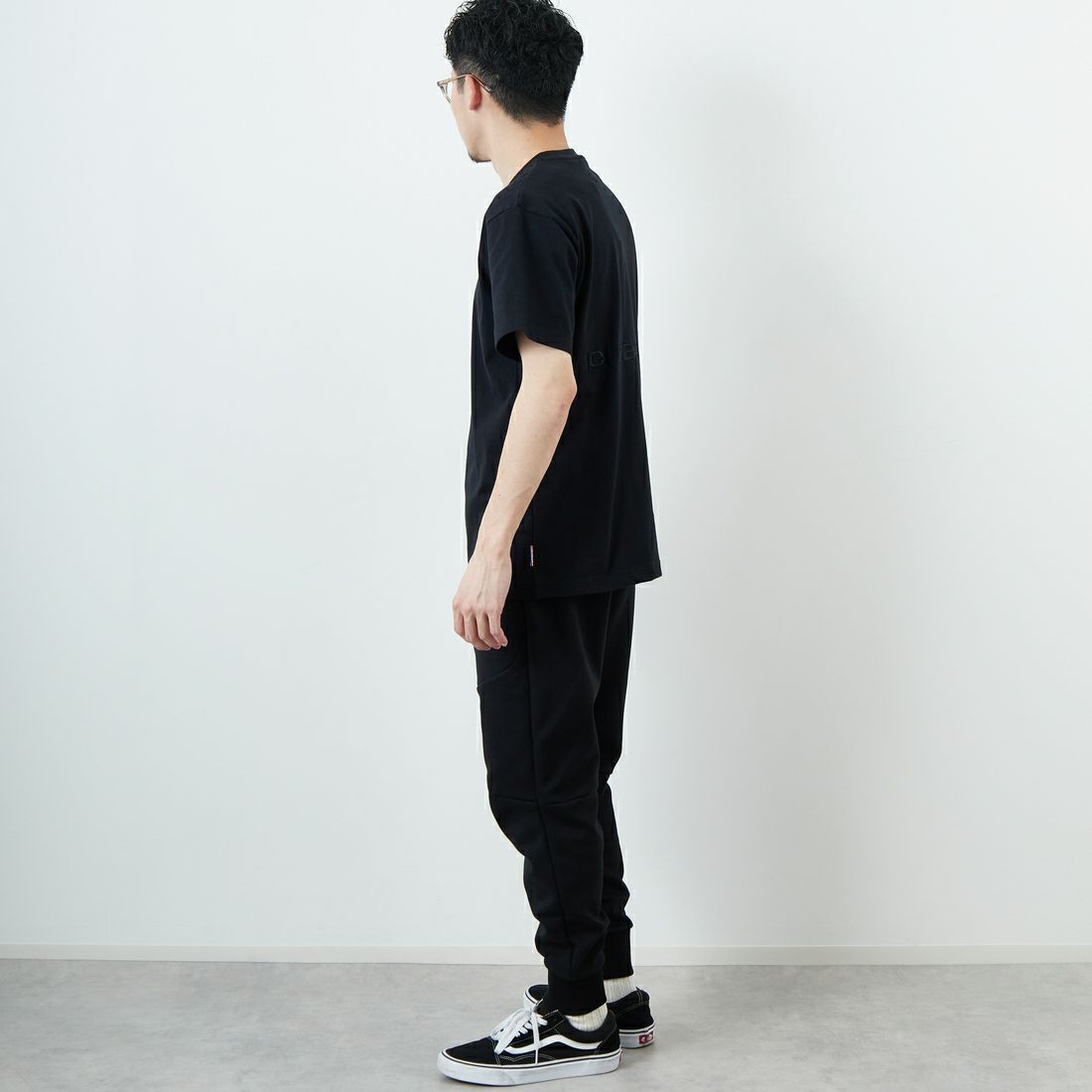 PARIS SAINT-GERMAN [パリ・サンジェルマン] サークルロゴ刺繍 ショートスリーブTシャツ [PS0125SS0002] BLACK &&モデル身長：168cm 着用サイズ：M&&