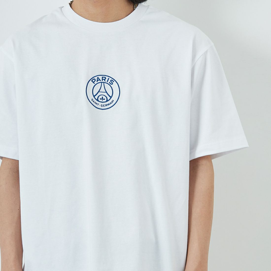 PARIS SAINT-GERMAN [パリ・サンジェルマン] サークルロゴ刺繍 ショートスリーブTシャツ [PS0125SS0002] WHITE &&モデル身長：179cm 着用サイズ：XL&&