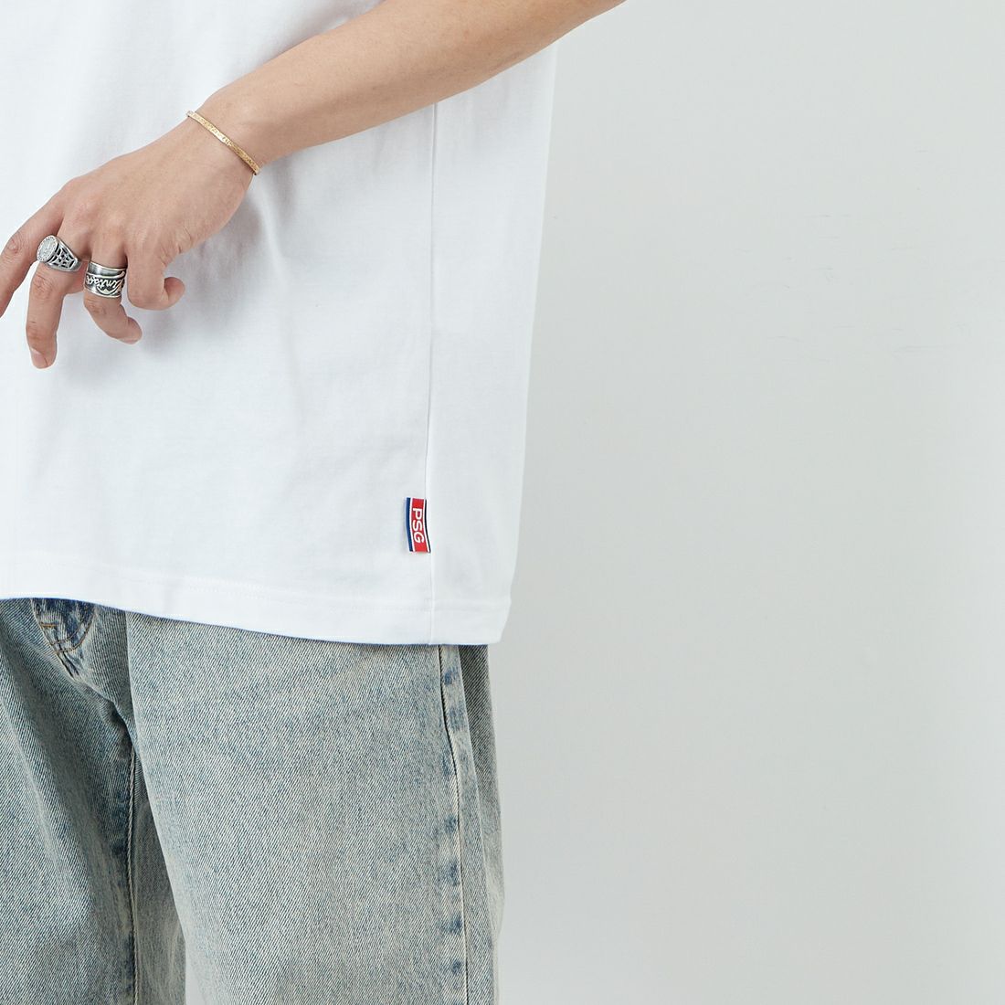 PARIS SAINT-GERMAN [パリ・サンジェルマン] サークルロゴ刺繍 ショートスリーブTシャツ [PS0125SS0002] WHITE &&モデル身長：179cm 着用サイズ：XL&&