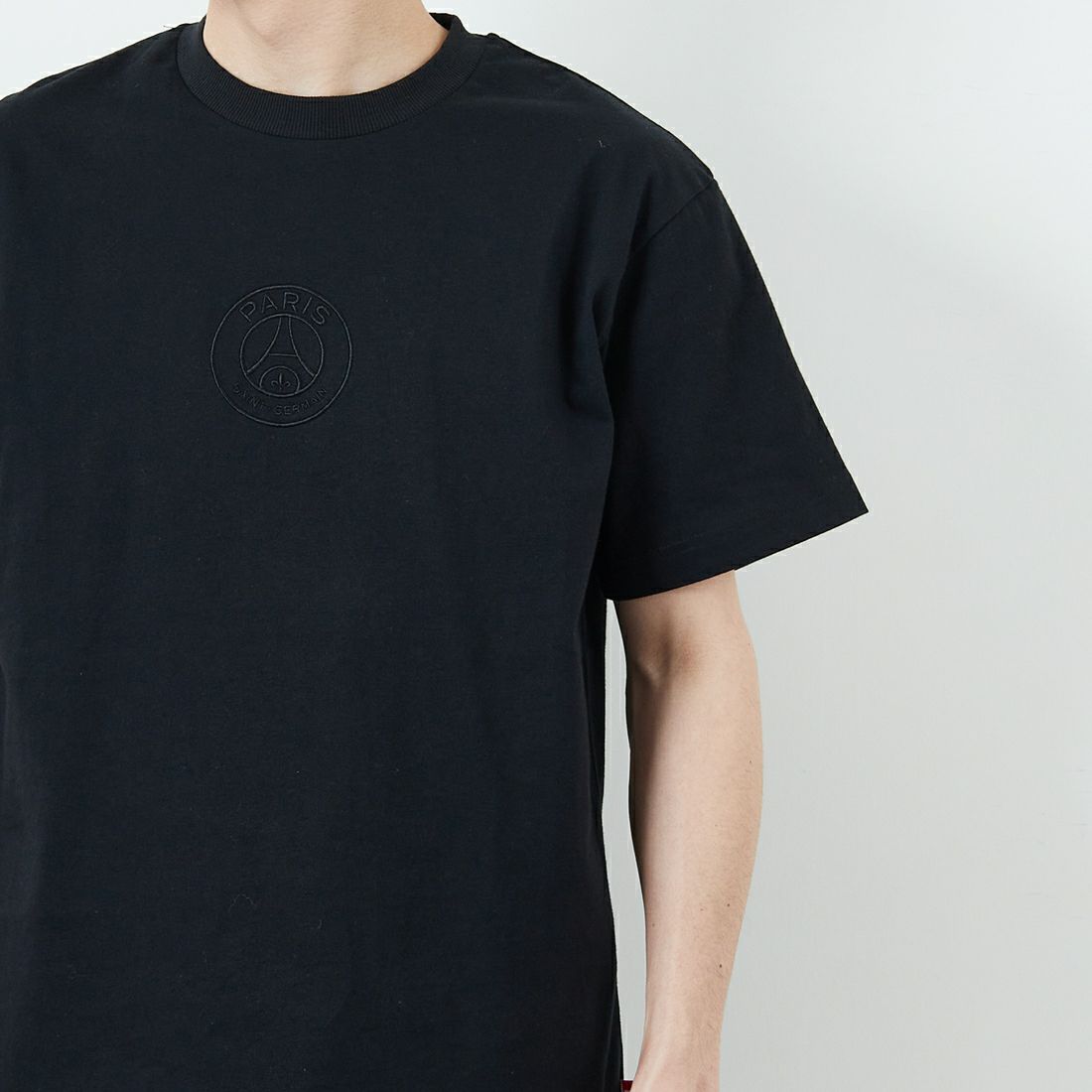 PARIS SAINT-GERMAN [パリ・サンジェルマン] サークルロゴ刺繍 ショートスリーブTシャツ [PS0125SS0002] BLACK &&モデル身長：168cm 着用サイズ：M&&
