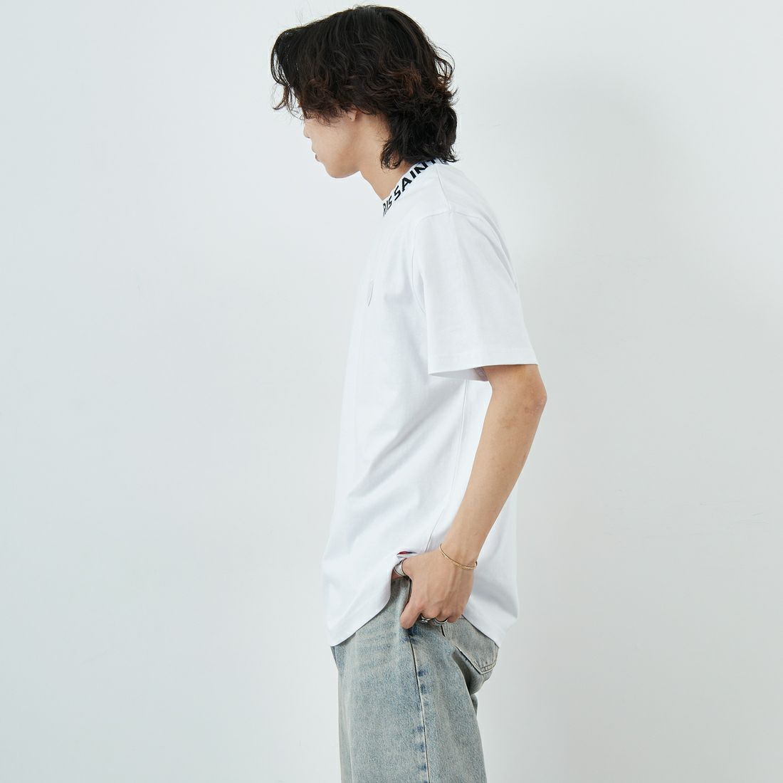 PARIS SAINT-GERMAN [パリ・サンジェルマン] ネックロゴデザイン ショートスリーブTシャツ [PS0125SS0003] WHITE &&モデル身長：179cm 着用サイズ：XL&&