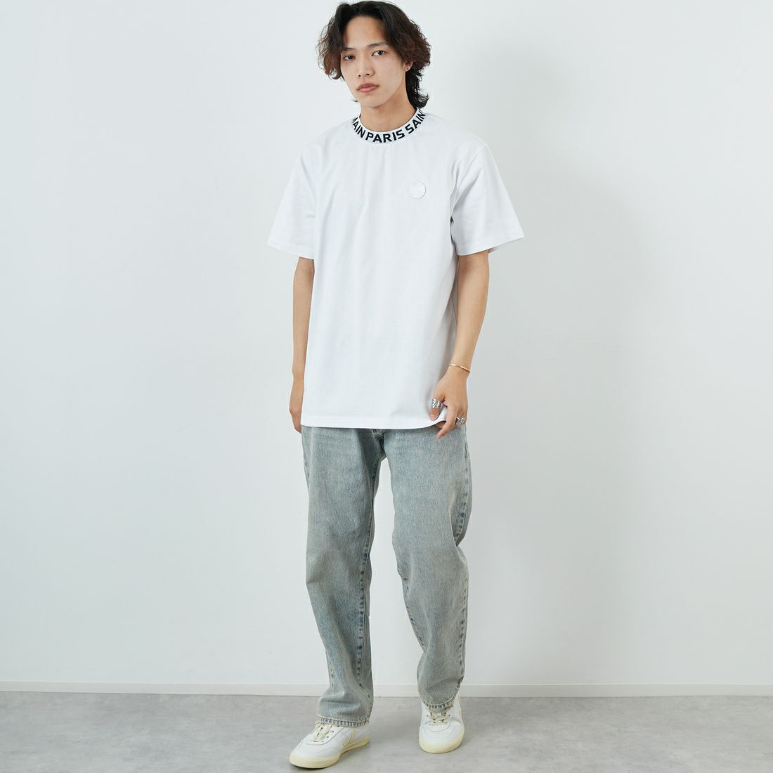 PARIS SAINT-GERMAN [パリ・サンジェルマン] ネックロゴデザイン ショートスリーブTシャツ [PS0125SS0003] WHITE &&モデル身長：179cm 着用サイズ：XL&&