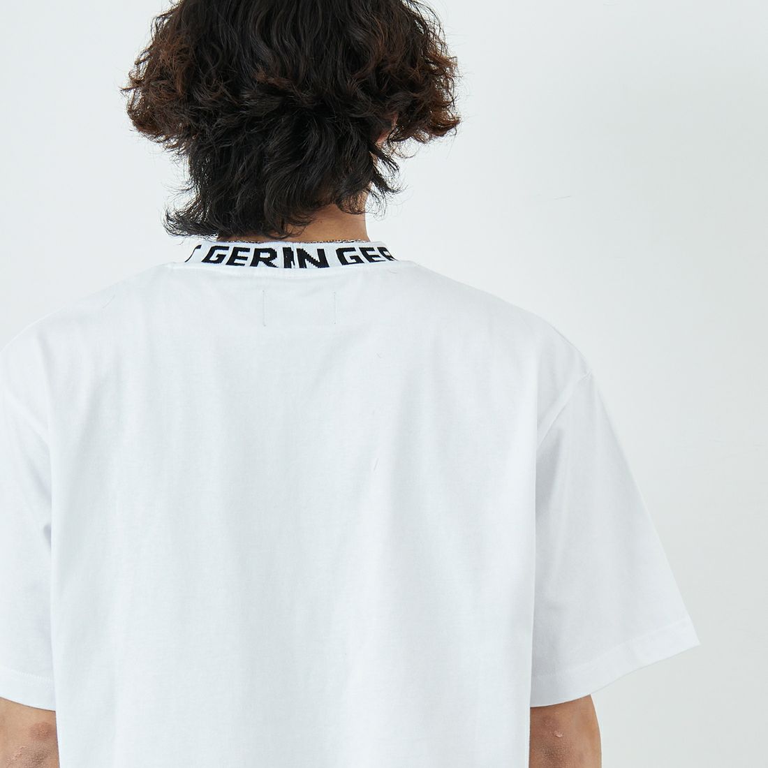 PARIS SAINT-GERMAN [パリ・サンジェルマン] ネックロゴデザイン ショートスリーブTシャツ [PS0125SS0003] WHITE &&モデル身長：179cm 着用サイズ：XL&&