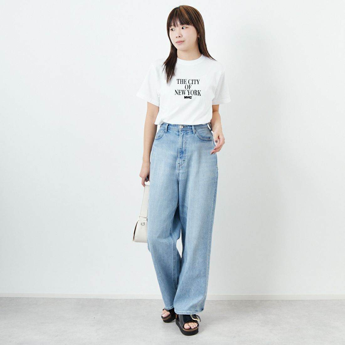 NYC × GOOD ROCK SPEED [エヌワイシー × グッドロックスピード] NYC Tシャツ [25NYC015W] WHITE &&モデル身長：167cm 着用サイズ：F&&