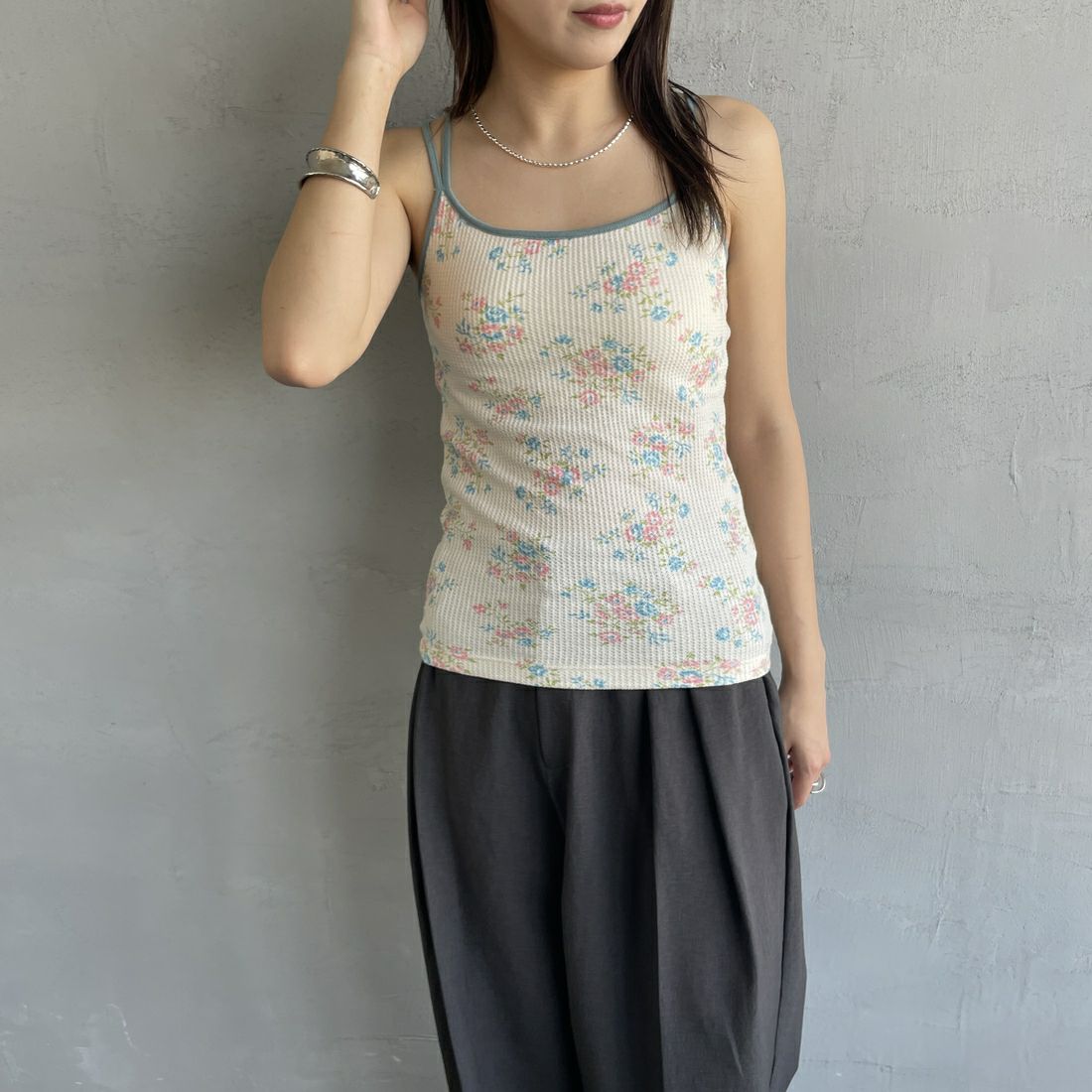 JE MORGAN [ジェイイーモーガン] 別注 TCワッフルカップ付きキャミソール [JF786-29S-JF] NAT/FANCY &&モデル身長：167cm 着用サイズ：F&&