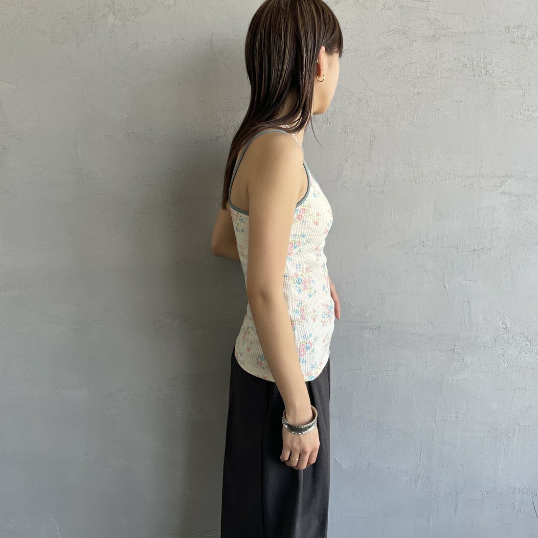 JE MORGAN [ジェイイーモーガン] 別注 TCワッフルカップ付きキャミソール [JF786-29S-JF] NAT/FANCY &&モデル身長：167cm 着用サイズ：F&&