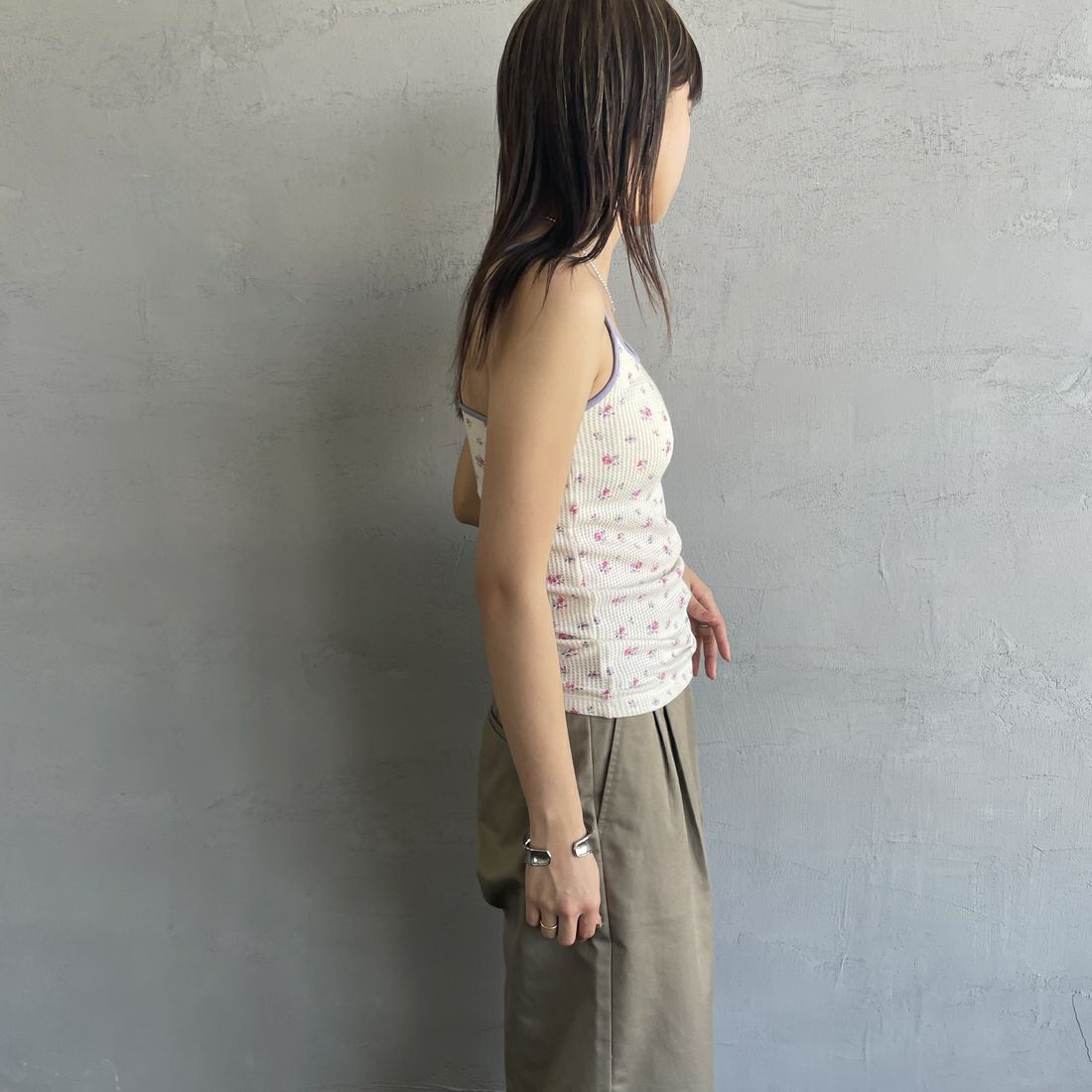 JE MORGAN [ジェイイーモーガン] 別注 TCワッフルカップ付きキャミソール [JF786-29S-JF] NAT/PINK P &&モデル身長：167cm 着用サイズ：F&&