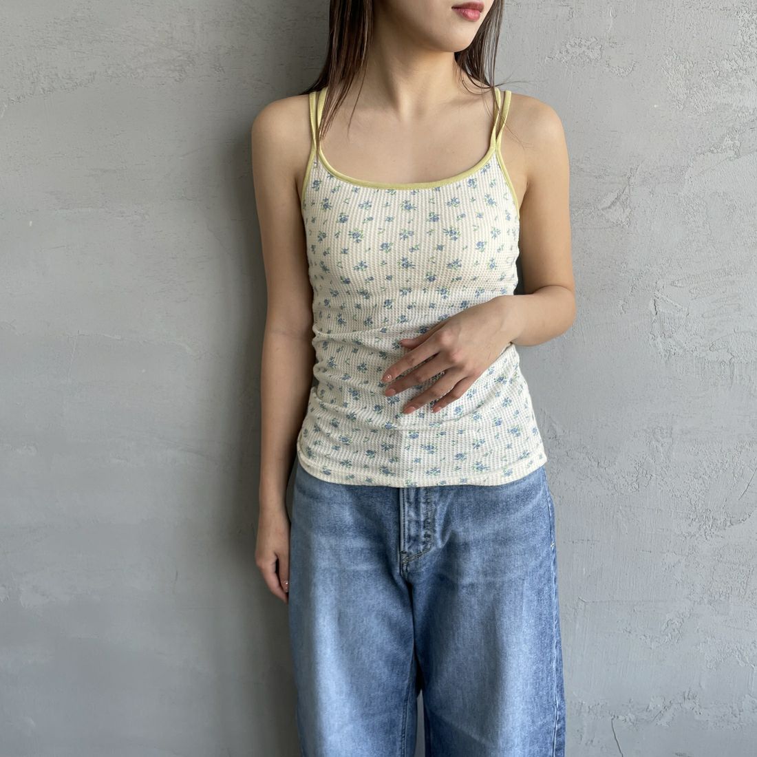 JE MORGAN [ジェイイーモーガン] 別注 TCワッフルカップ付きキャミソール [JF786-29S-JF] NAT/BLUE &&モデル身長：167cm 着用サイズ：F&&