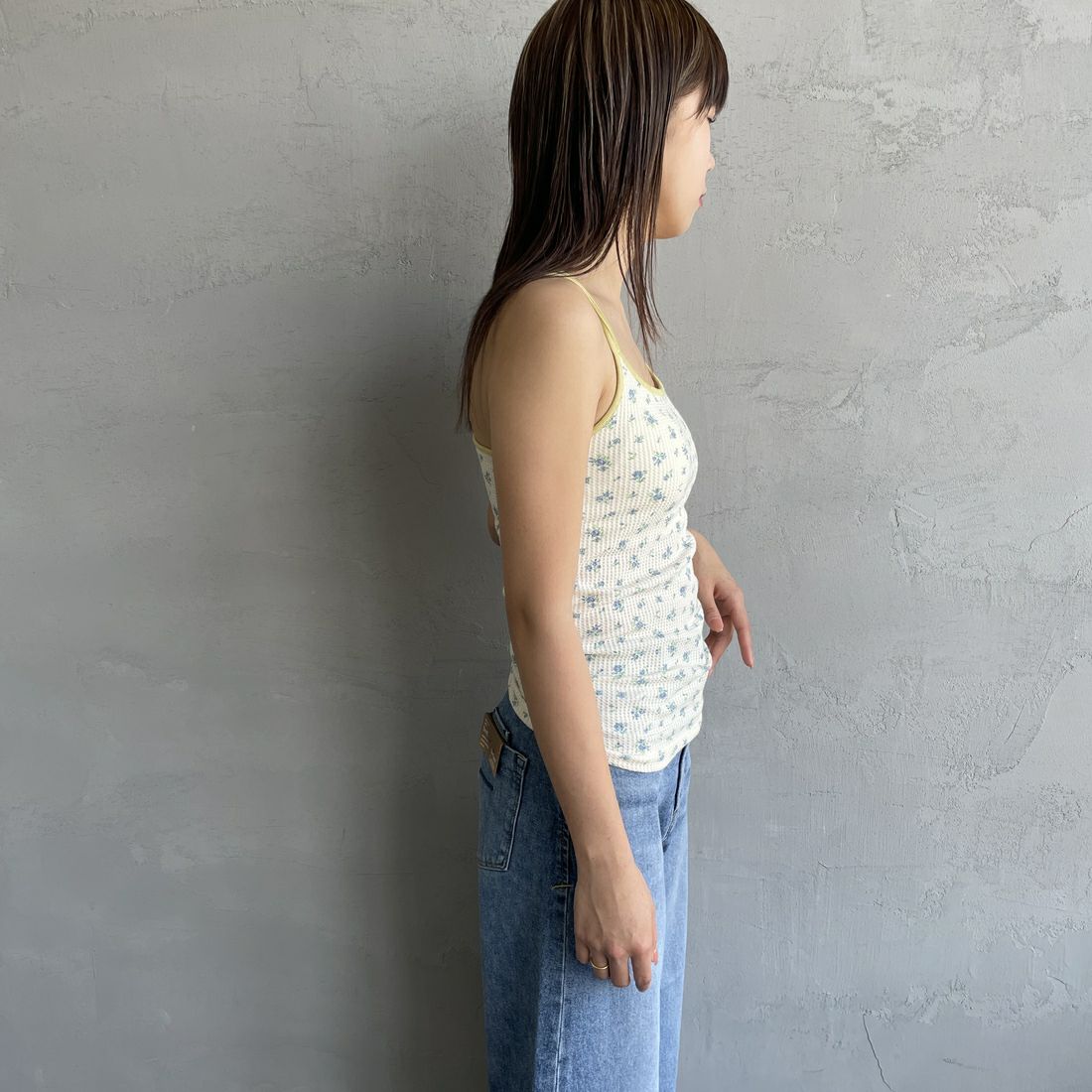 JE MORGAN [ジェイイーモーガン] 別注 TCワッフルカップ付きキャミソール [JF786-29S-JF] NAT/BLUE &&モデル身長：167cm 着用サイズ：F&&