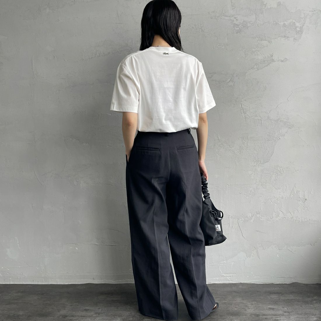 LACOSTE [ラコステ] アーチネームカレッジロゴTシャツ [TH2733] 70V FARINE &&モデル身長：160cm 着用サイズ：XS&&
