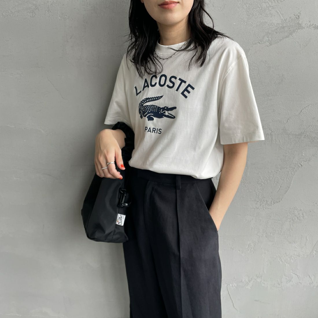 LACOSTE [ラコステ] アーチネームカレッジロゴTシャツ [TH2733] 70V FARINE &&モデル身長：160cm 着用サイズ：XS&&