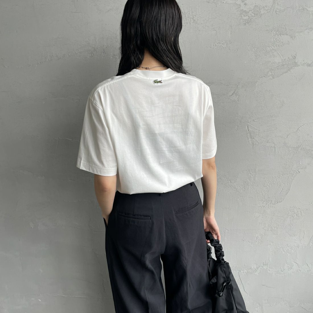 LACOSTE [ラコステ] アーチネームカレッジロゴTシャツ [TH2733] 70V FARINE &&モデル身長：160cm 着用サイズ：XS&&