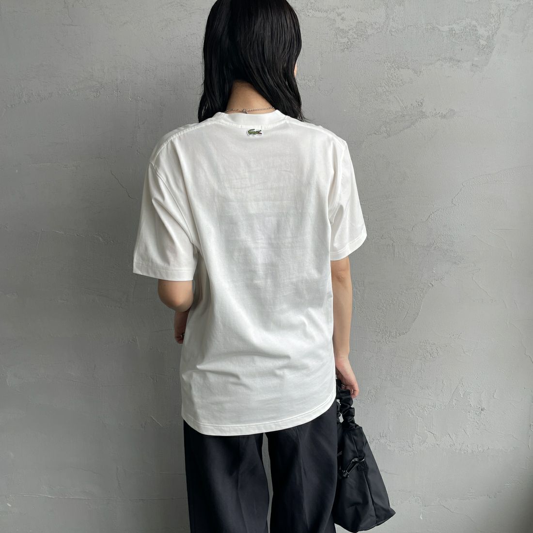 LACOSTE [ラコステ] アーチネームカレッジロゴTシャツ [TH2733] 70V FARINE &&モデル身長：160cm 着用サイズ：XS&&
