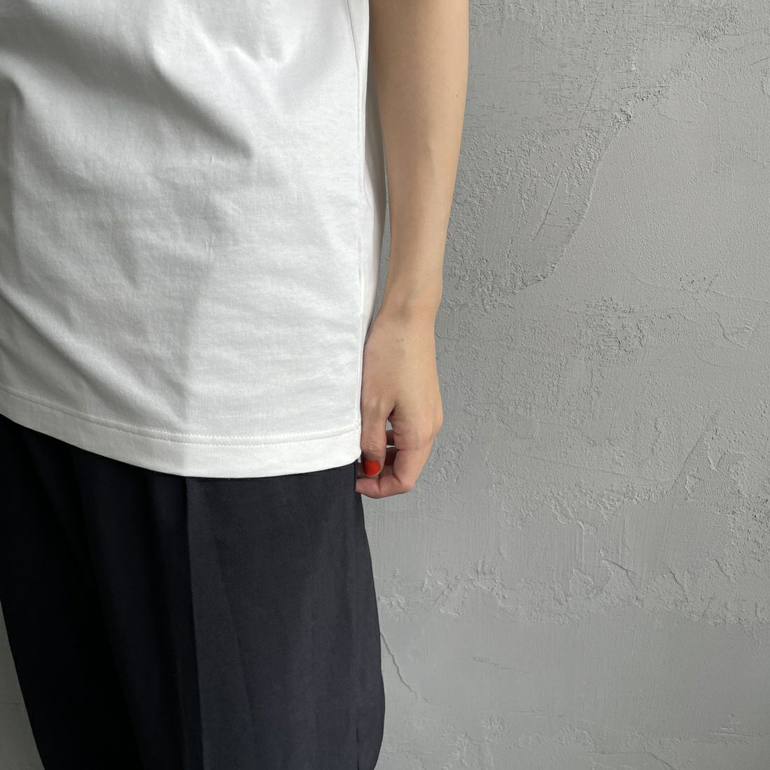 LACOSTE [ラコステ] アーチネームカレッジロゴTシャツ [TH2733] 70V FARINE &&モデル身長：160cm 着用サイズ：XS&&