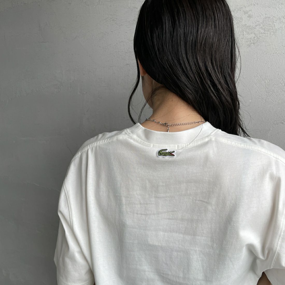 LACOSTE [ラコステ] アーチネームカレッジロゴTシャツ [TH2733] 70V FARINE &&モデル身長：160cm 着用サイズ：XS&&