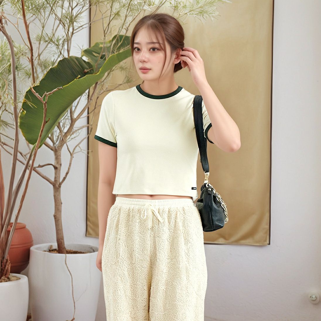 emmi [エミ] ロゴミニTシャツ [13WCT251060] MIX &&モデル身長：167cm 着用サイズ：F&&