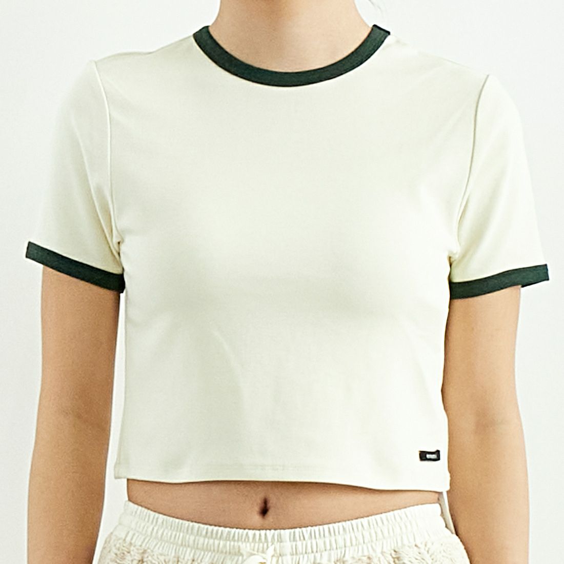 emmi [エミ] ロゴミニTシャツ [13WCT251060] MIX &&モデル身長：167cm 着用サイズ：F&&
